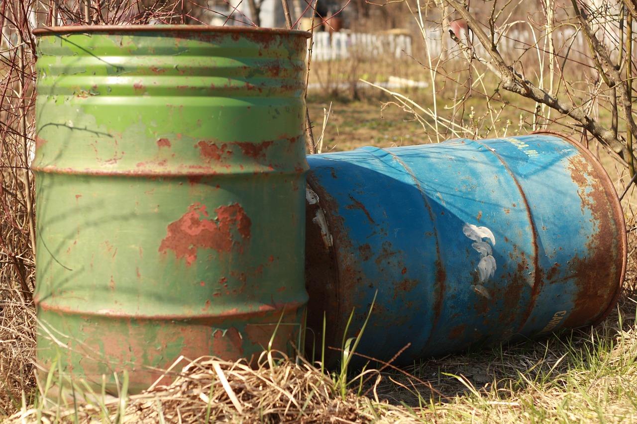 rusty barrel oil free photo