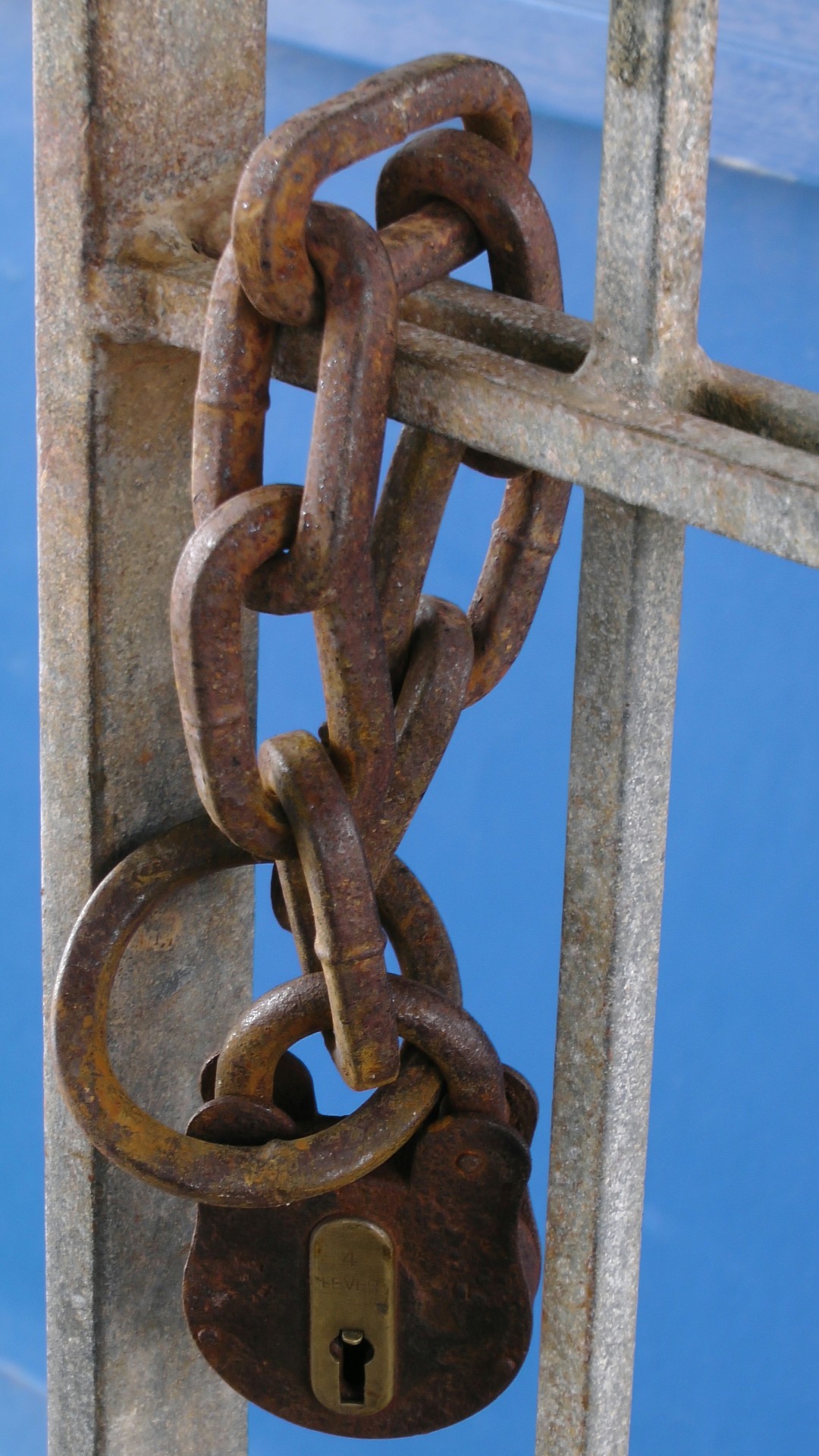 rusty padlock chain free photo