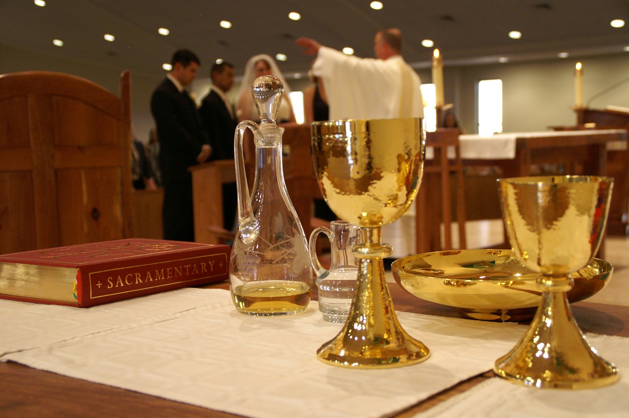sacrament table church free photo