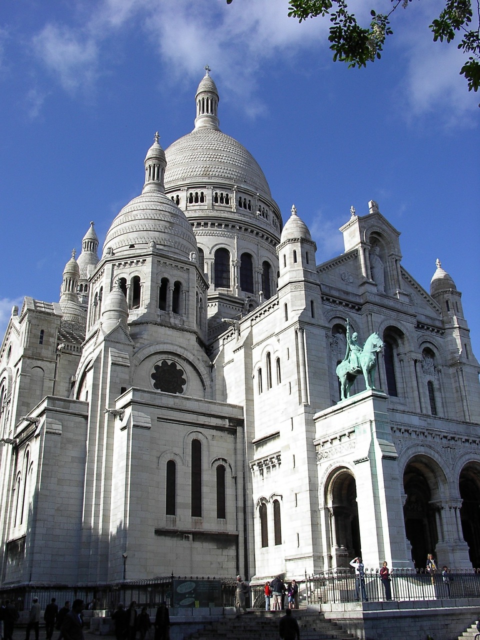sacre coeur cathedral montmartre free photo