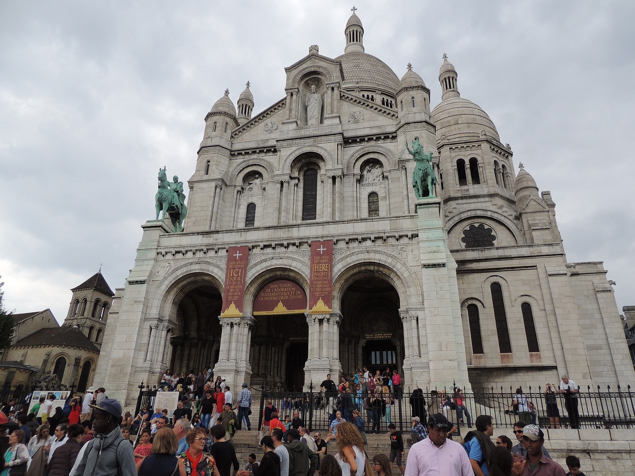 sacre couer paris church free photo