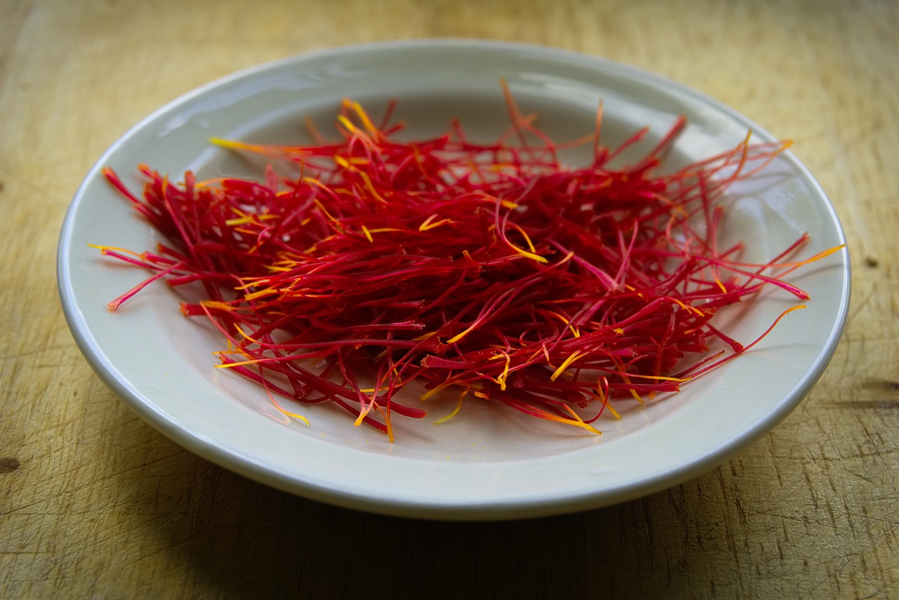 saffron spice pistils free photo