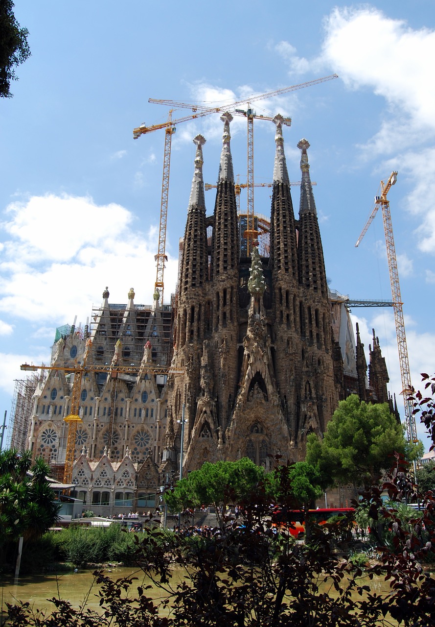 sagrada família cathedral barcelona free photo