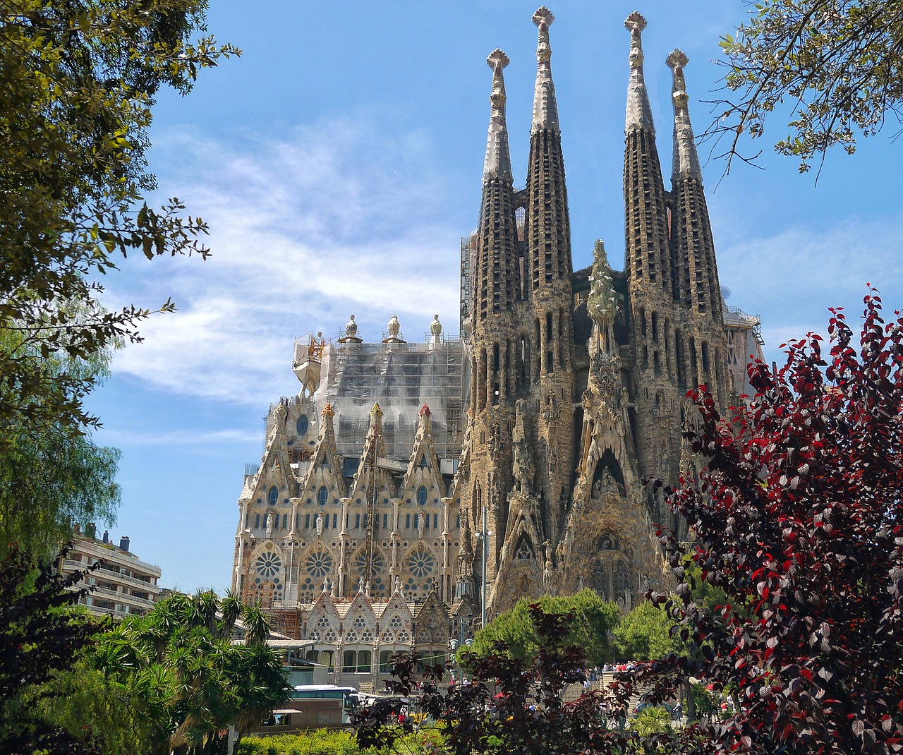 sagrada familia cathedral architecture free photo