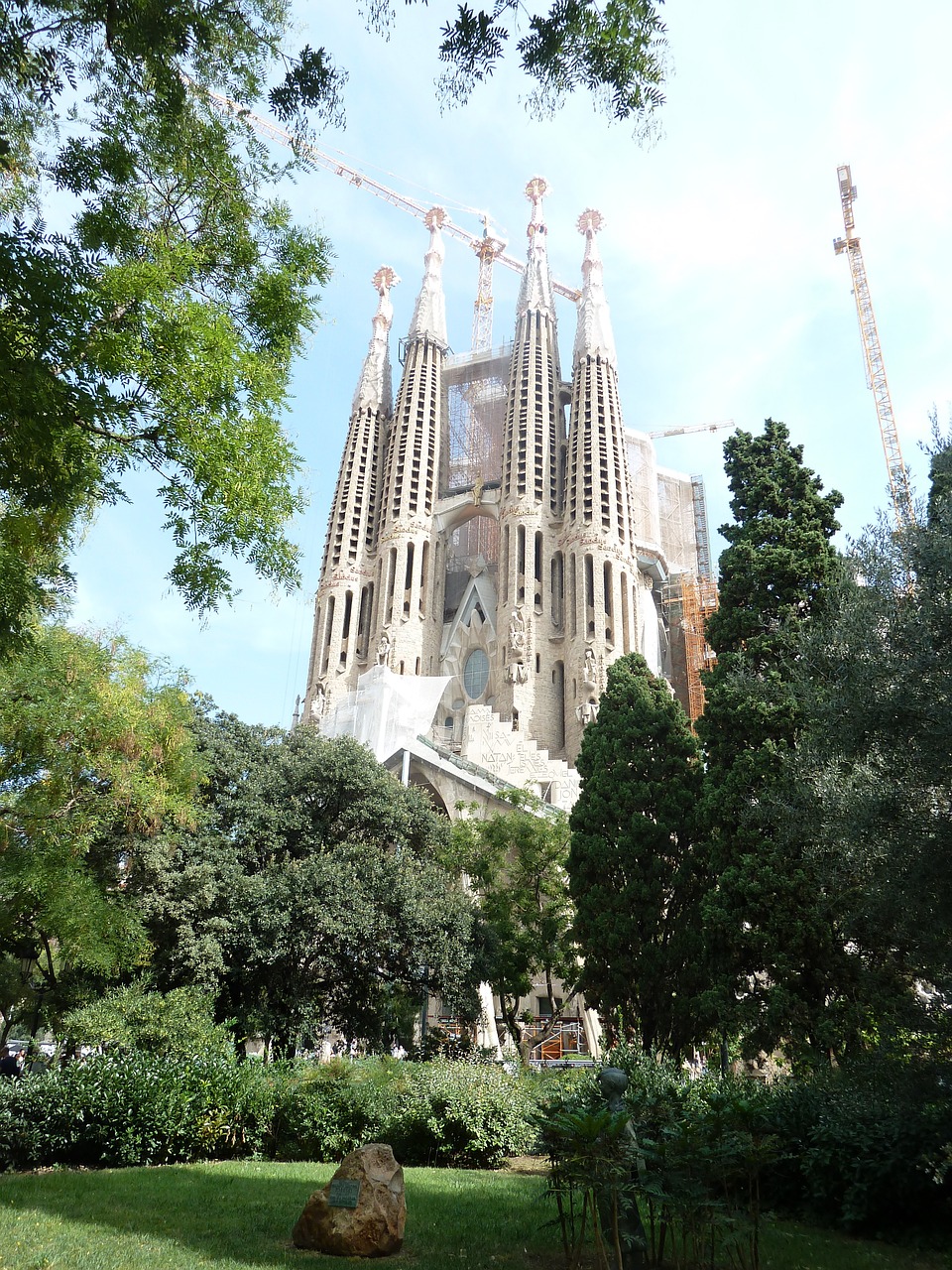 ‎sagrada familia church gaudi free photo