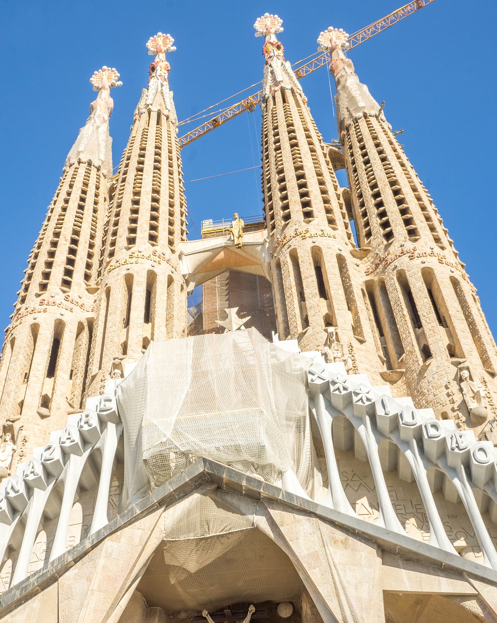 sagrada familia cathedral barcelona architecture free photo