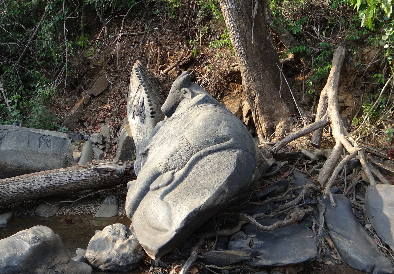 sahasralinga stone sculptures free photo