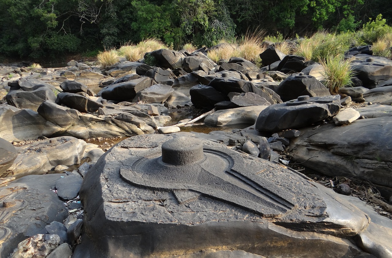 sahasralinga stone sculptures free photo