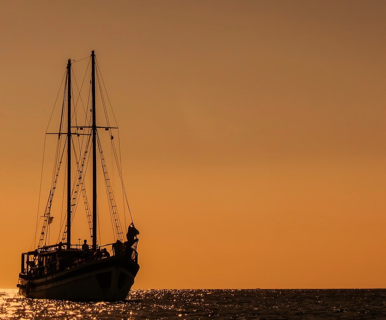 sail boat sunset sea free photo