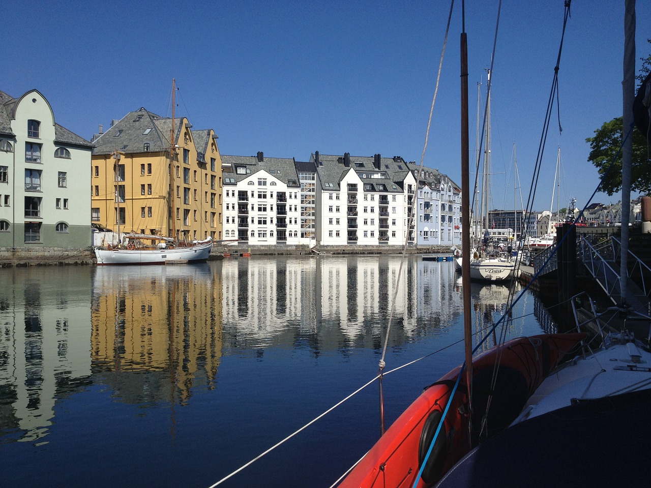 sail boat ålesund port free photo