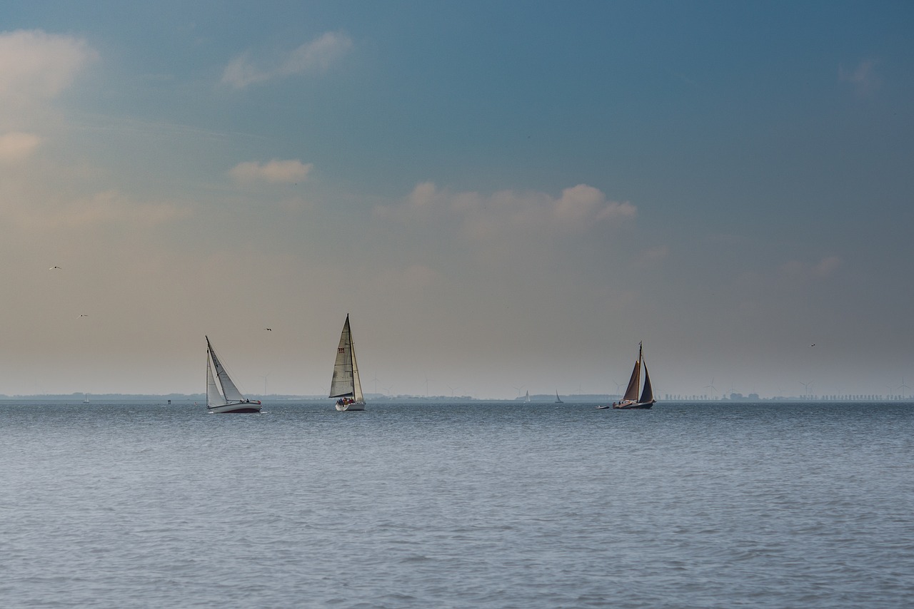 sailing boat lake free photo