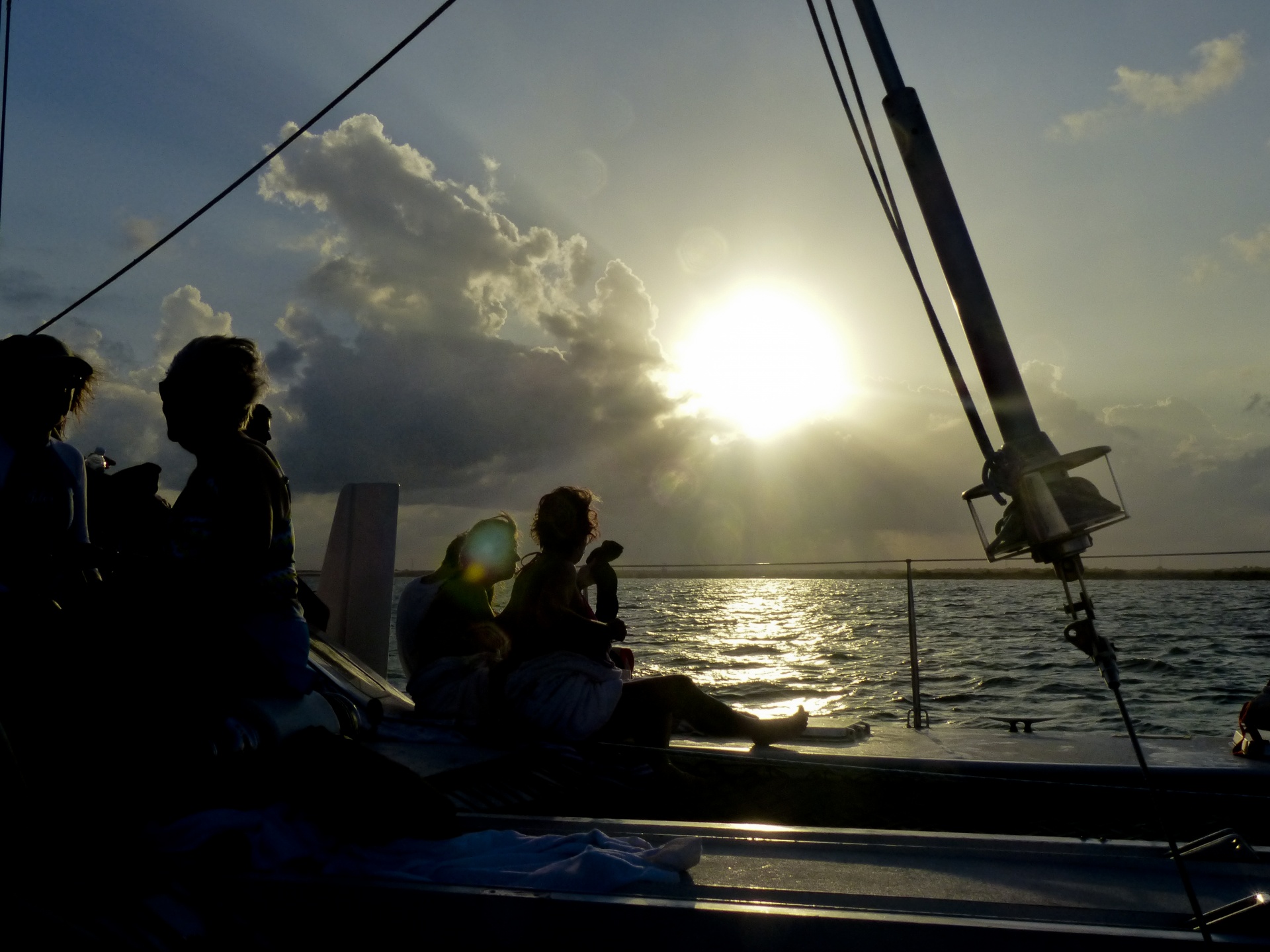 sailing cancun people free photo