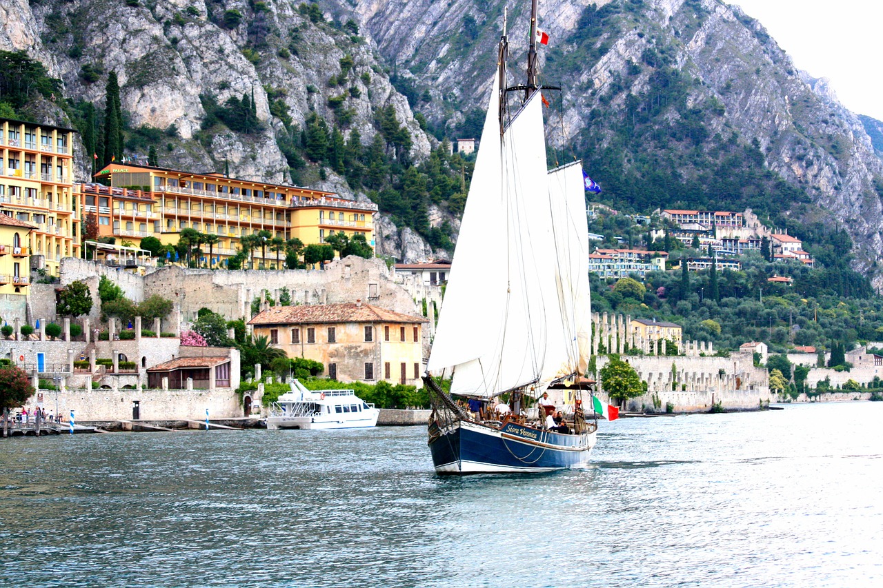 sailing boat ship garda free photo