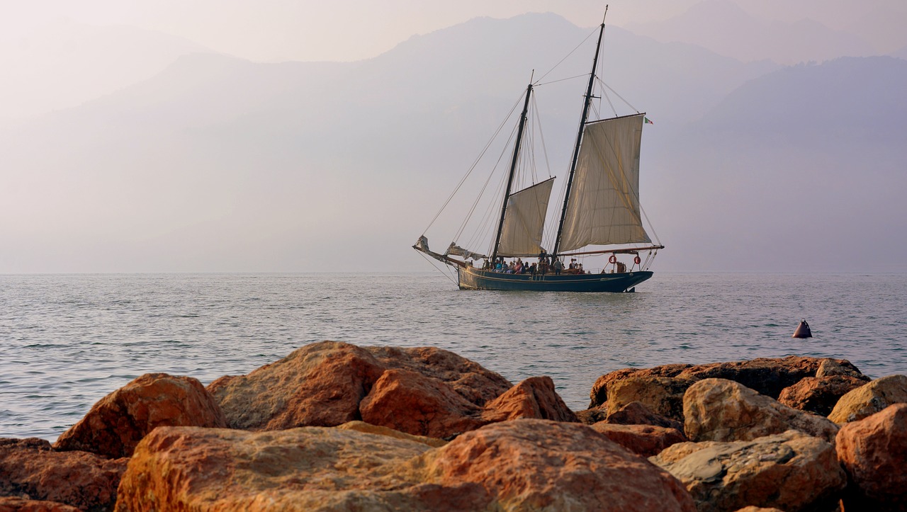 sailing ship lake garda free photo