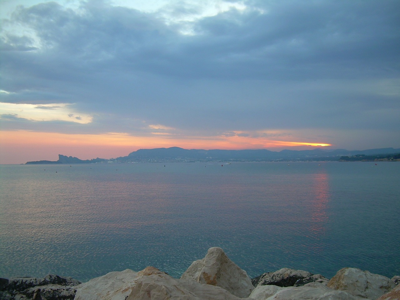 saint-cyr-sur-mer var department in the provence-alpes-côte d'azur free photo