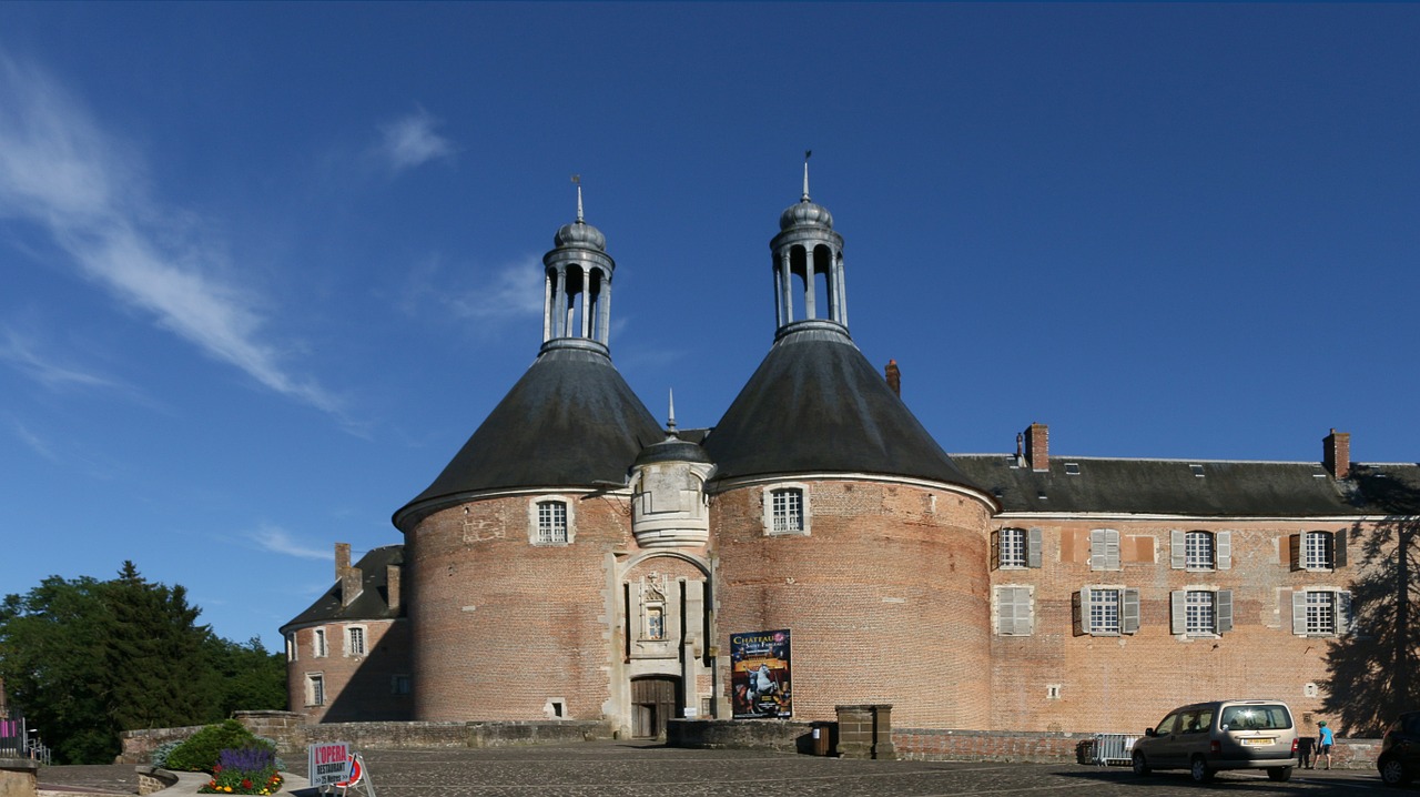 saint fargeau castle france free photo