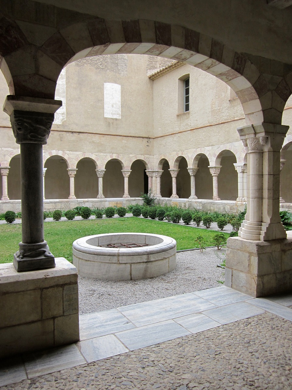 saint-génis-des-fontaines cloister abbey free photo