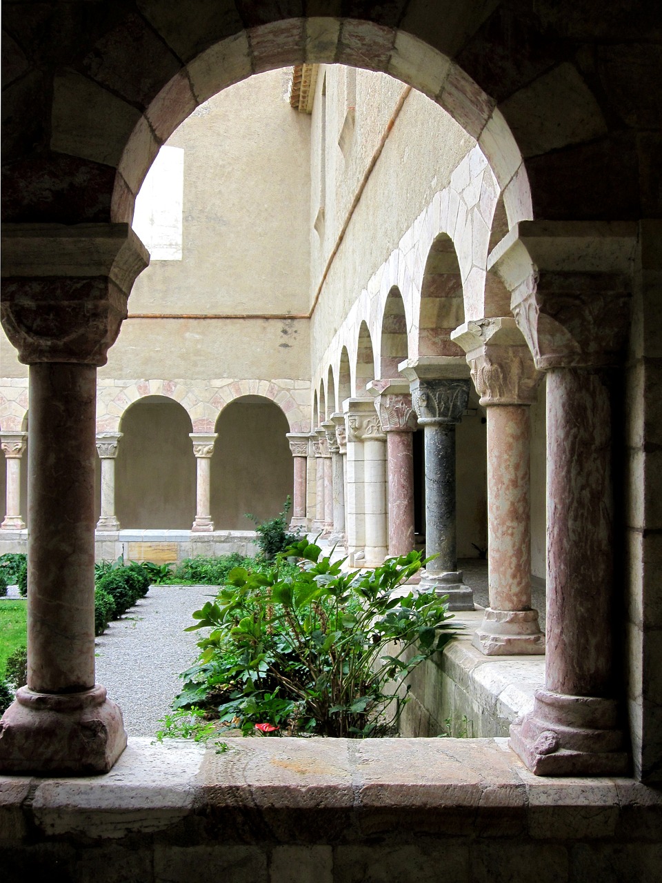 saint-génis-des-fontaines abbey cloister free photo