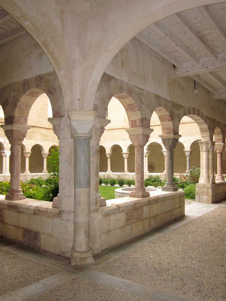 saint-génis-des-fontaines abbey cloister free photo