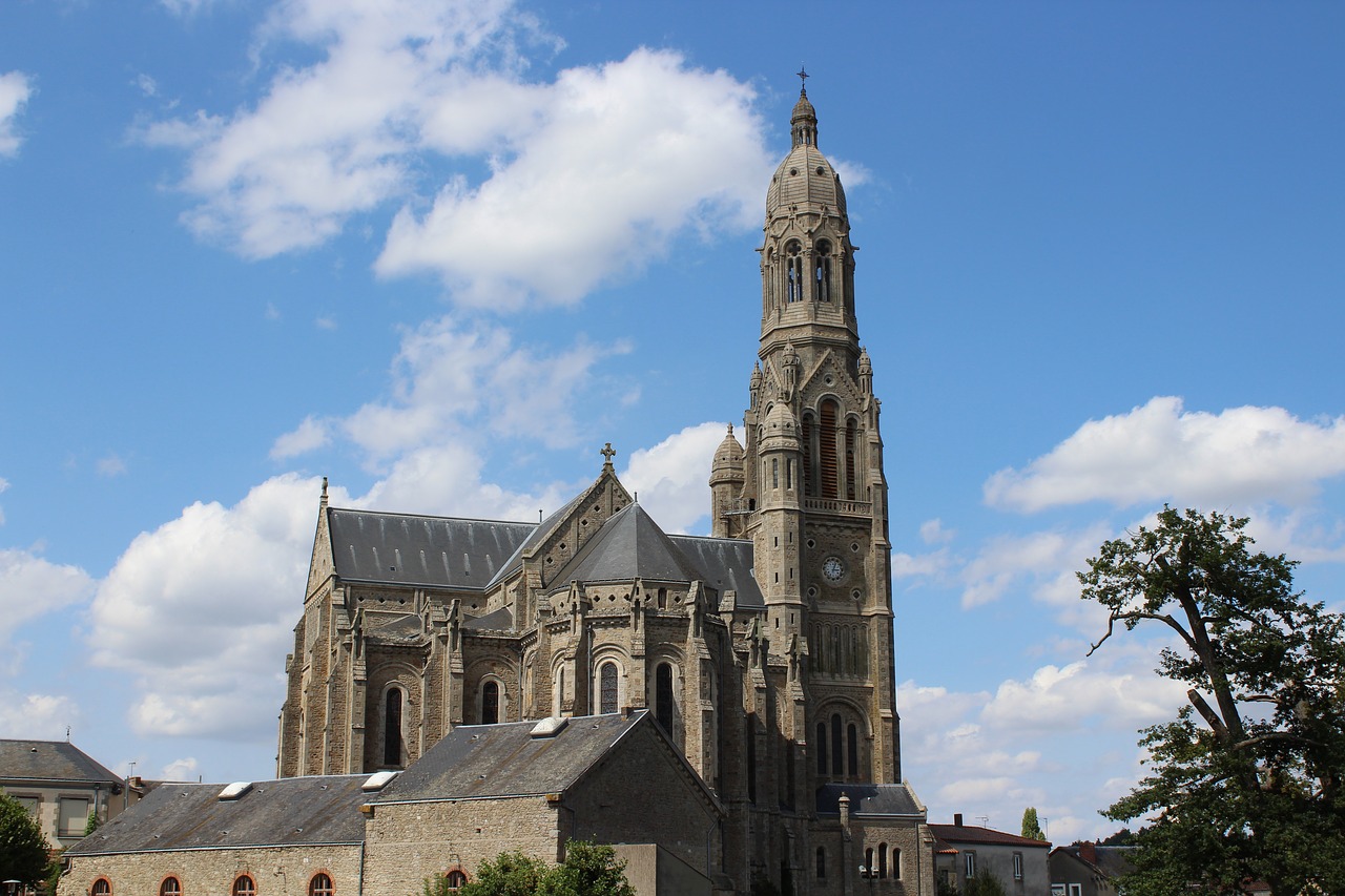 saint-laurent-sur-sèvre  church  st louis mary grignion de montfort free photo