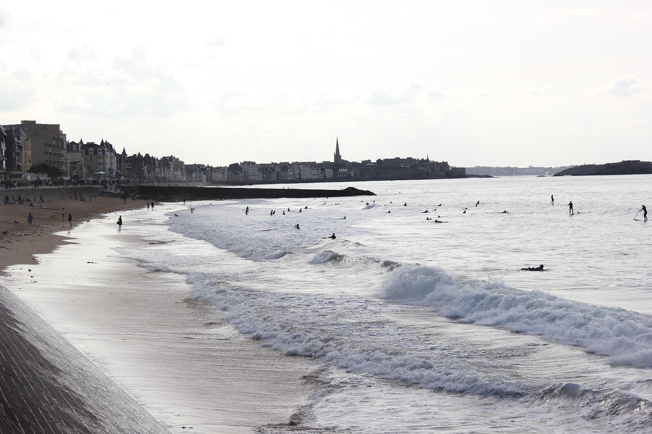 Download free photo of Saint malo,sea,beach,dam,holiday - from needpix.com