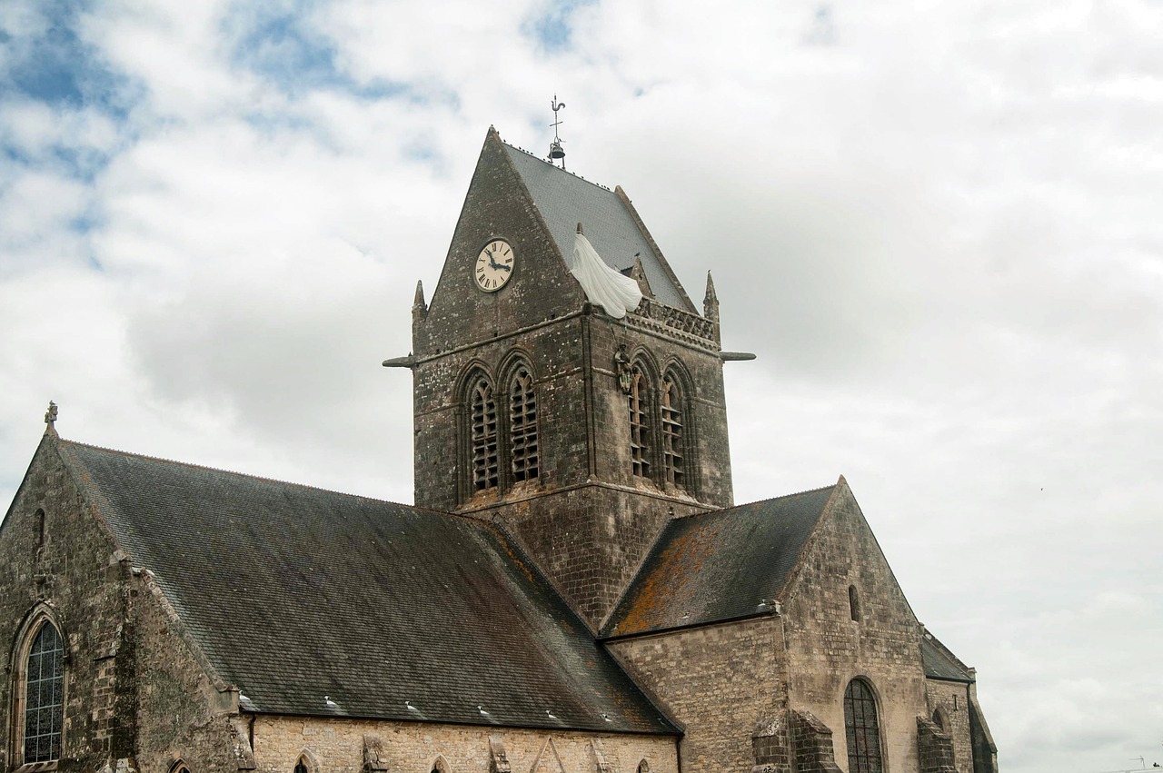 sainte-mère-église normandie church free photo