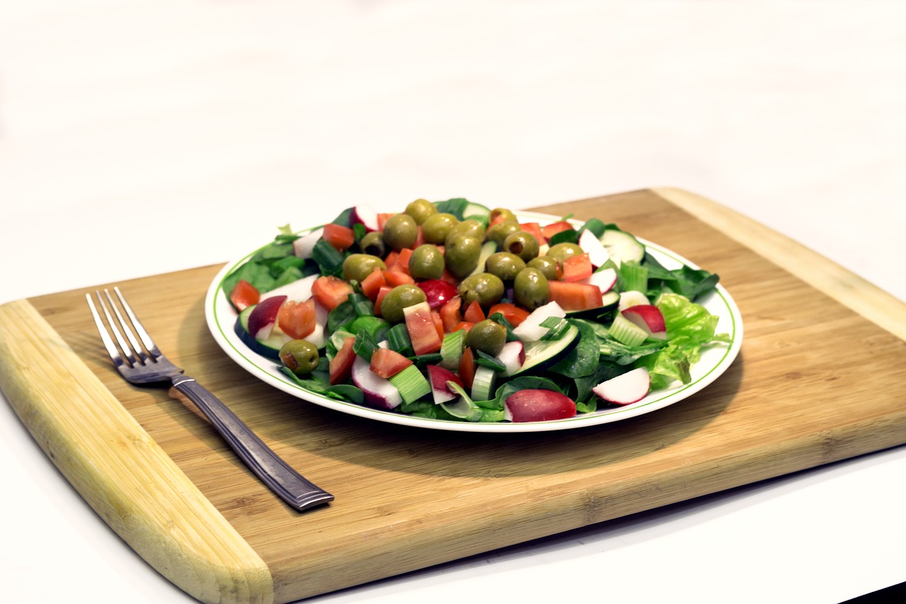 salad lettuce olives free photo