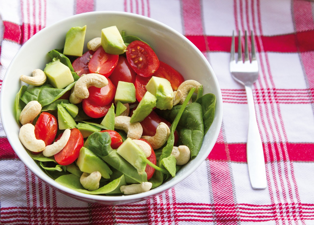 salad  spinach  cashew free photo
