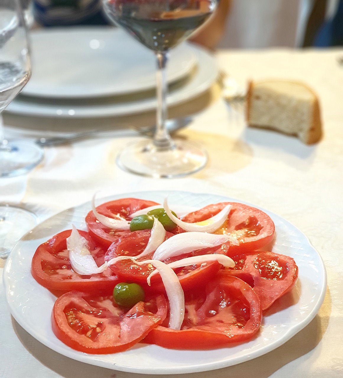 salad  tomatoes  olivas free photo