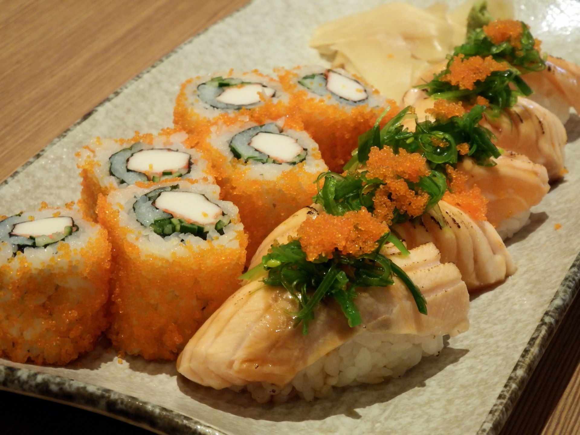 sushi roll dish free photo