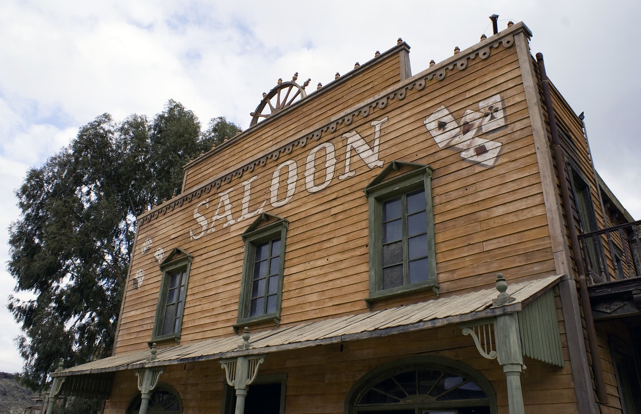 saloon bar old saloon free photo