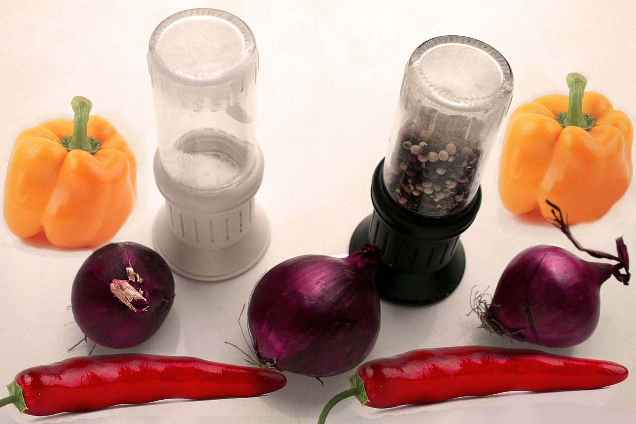 salt mill pepper mill paprika free photo