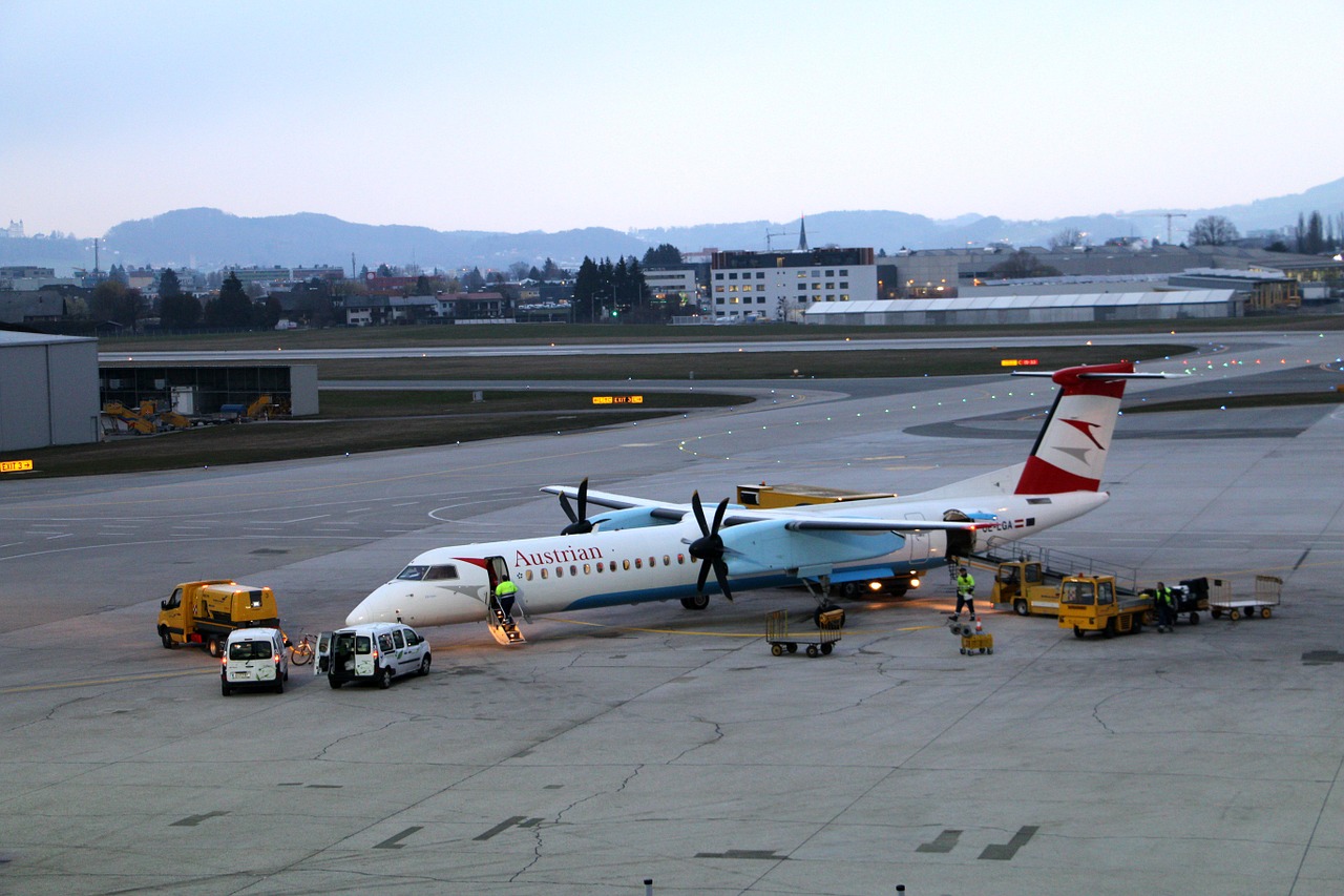 salzburg airport aircraft free photo