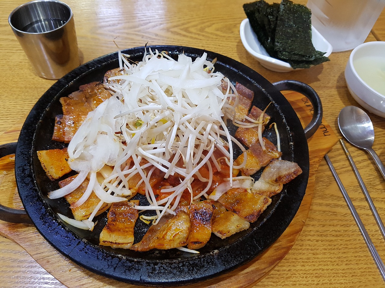 samgyupsal pork kimchi free photo