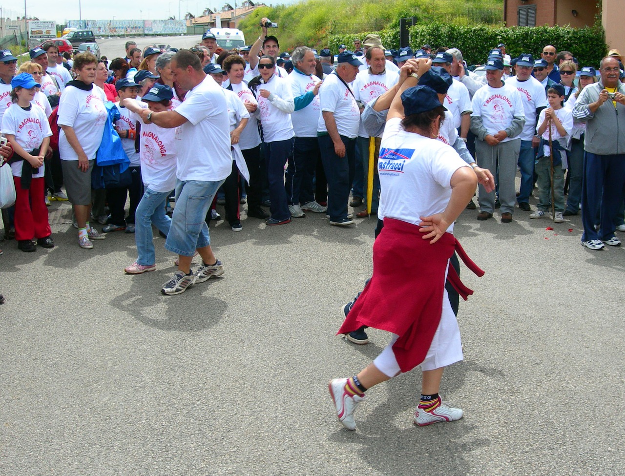 dancing people san cesareo free photo