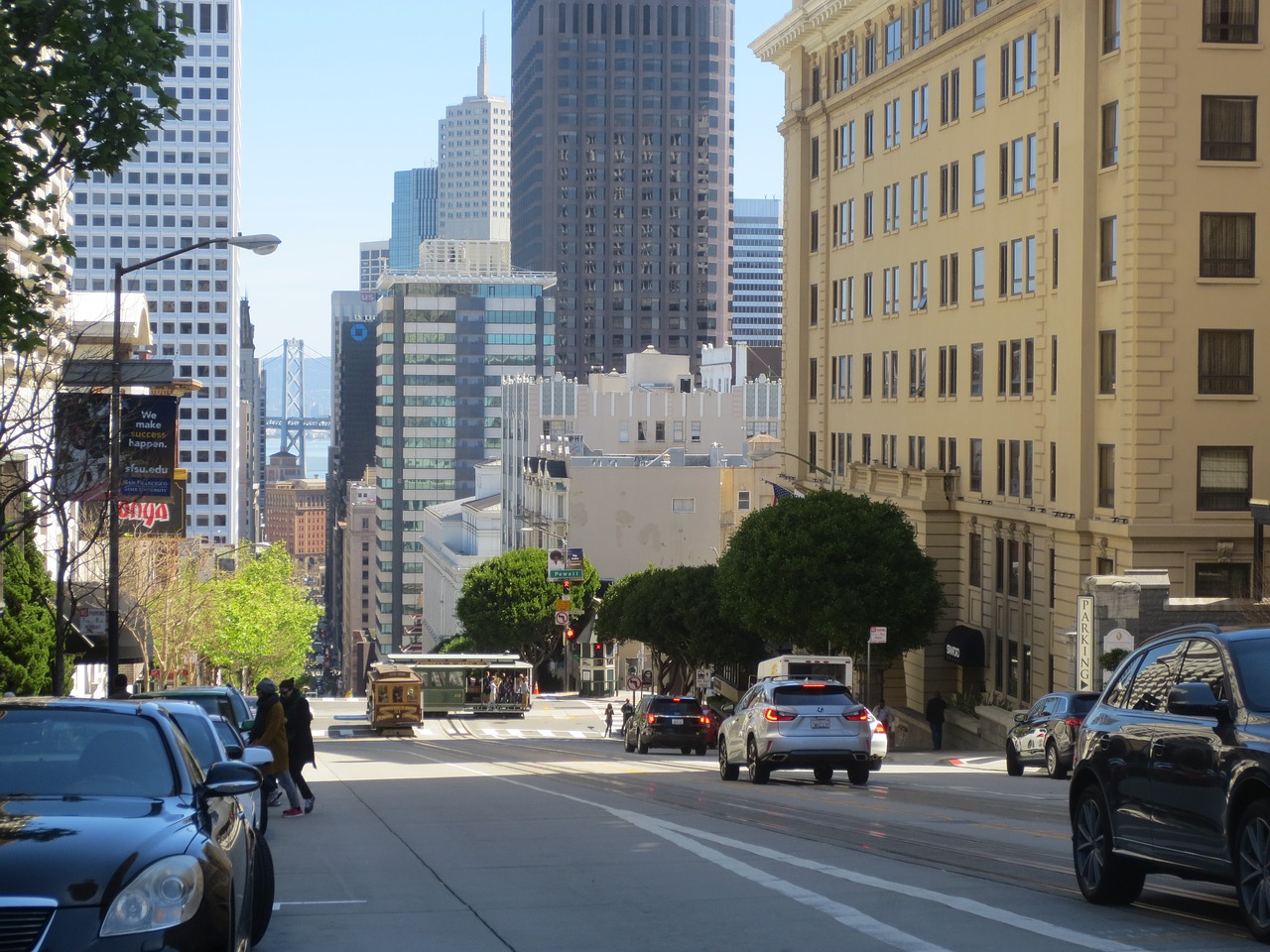 san francisco  cable car  sightseeing free photo