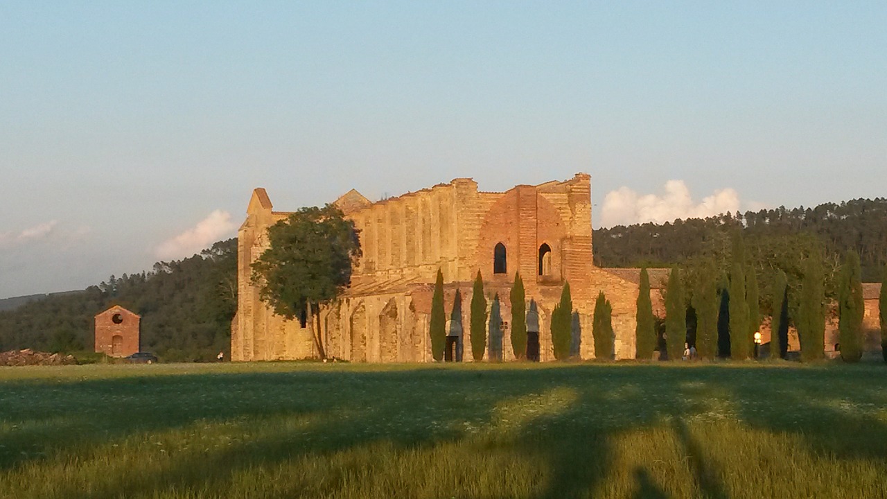 san galgano abbey tuscany free photo
