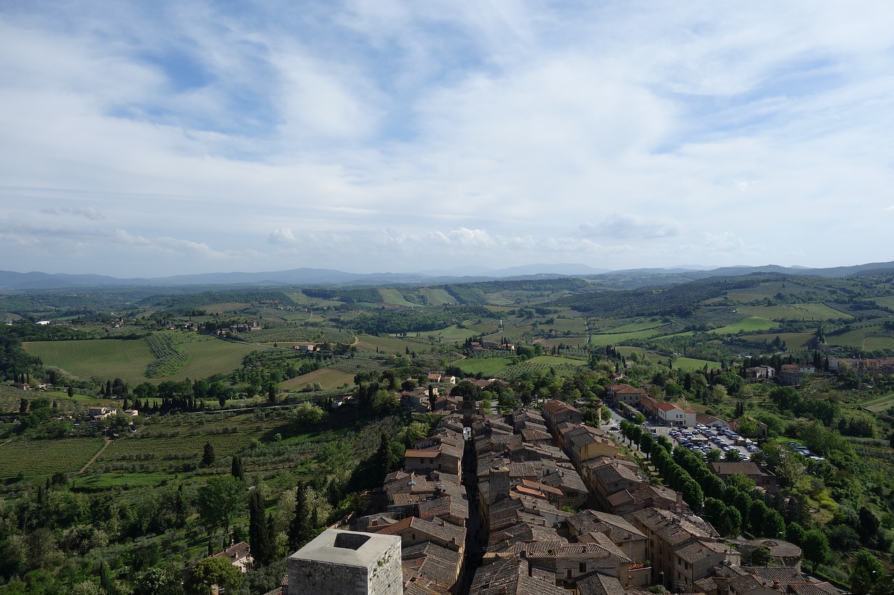 san gimignano tuscany countryside free photo