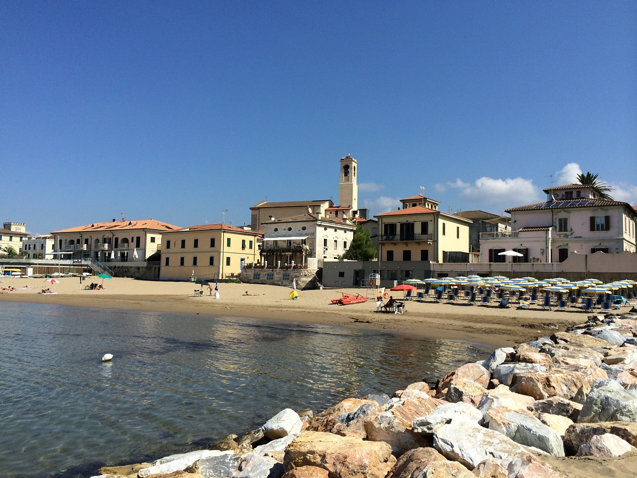 san vincenzo beach sand beach free photo