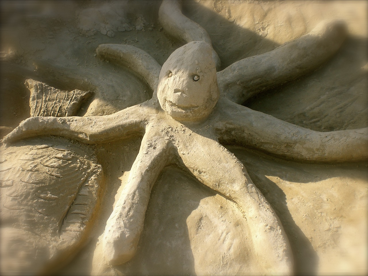 sand octopus sand figure free photo