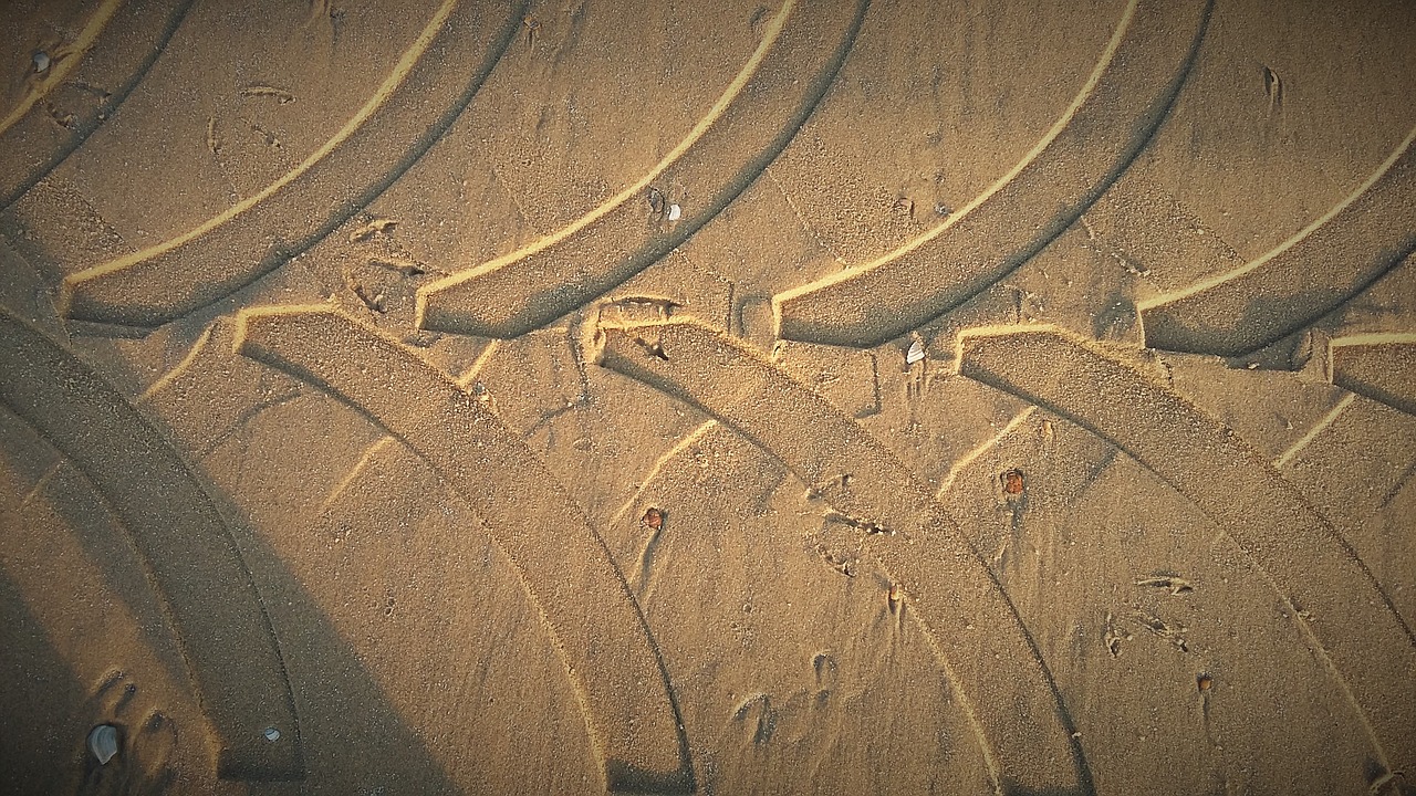 sand trace tractors free photo