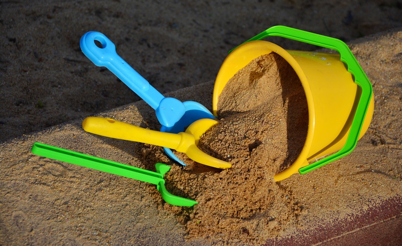 sand sand bucket scoop free photo