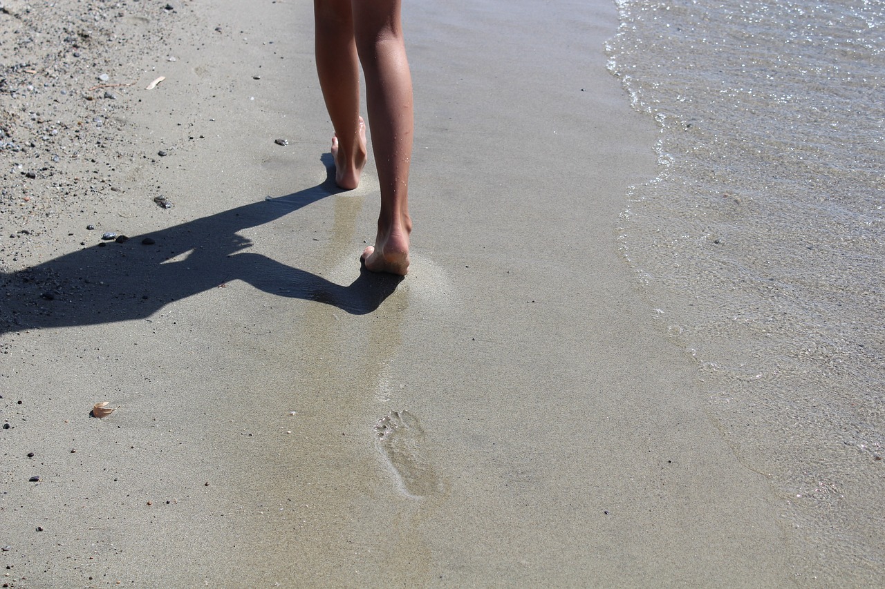sand footprint traces free photo