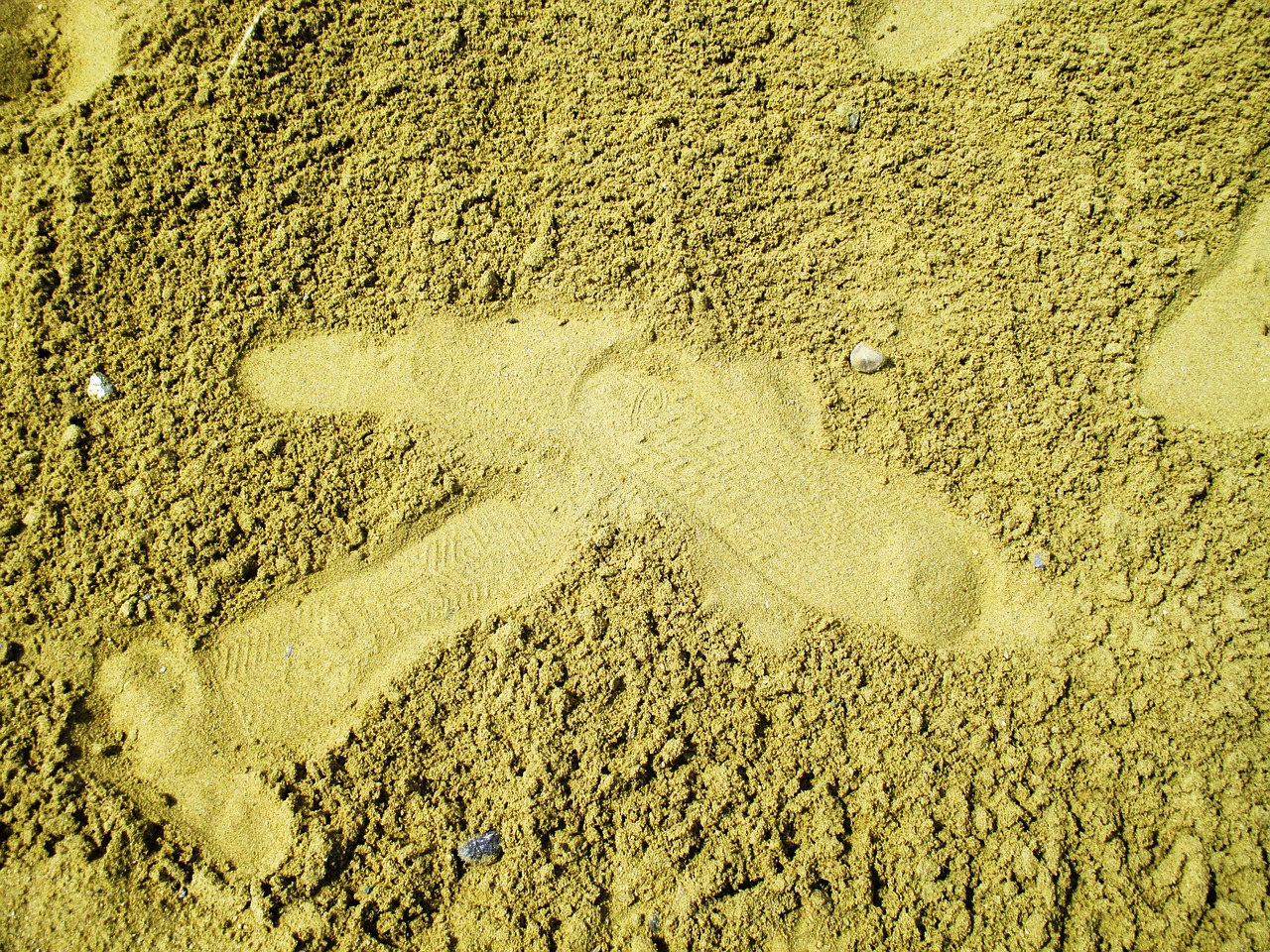 sand traces feet free photo