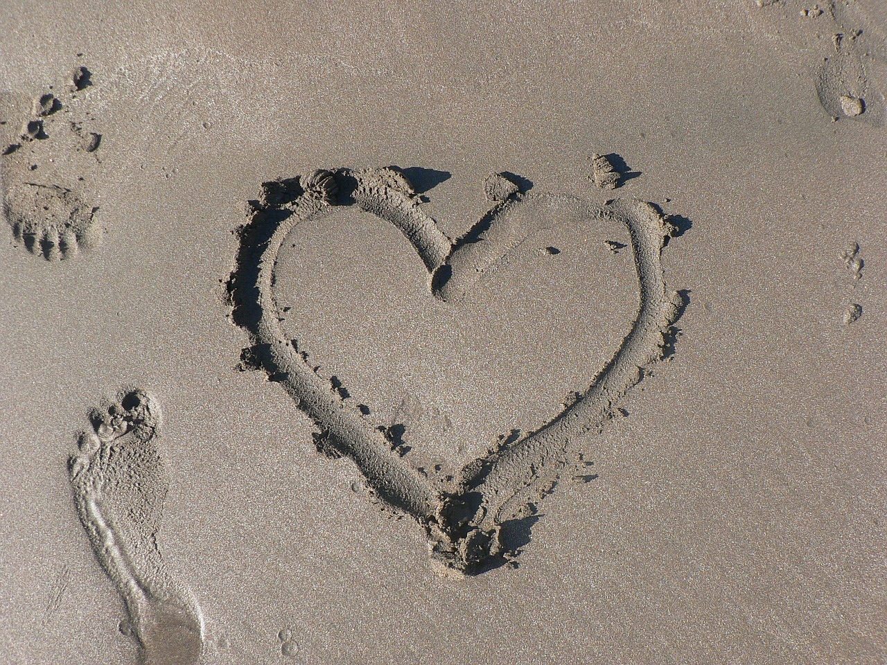 sand heart footprint free photo