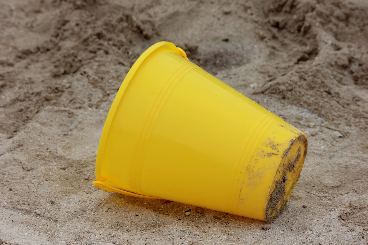sand toy toy the yellow bucket free photo