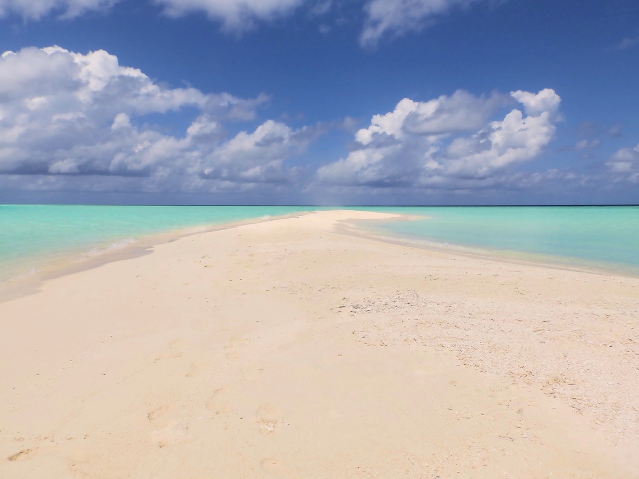 Коралловый песок на Мальдивах