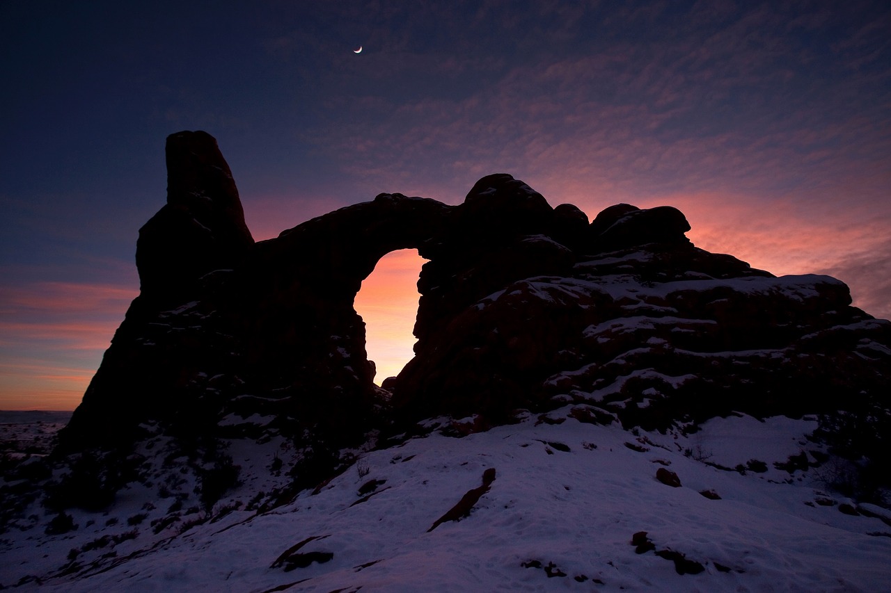 sandstone arch turret arch rock free photo