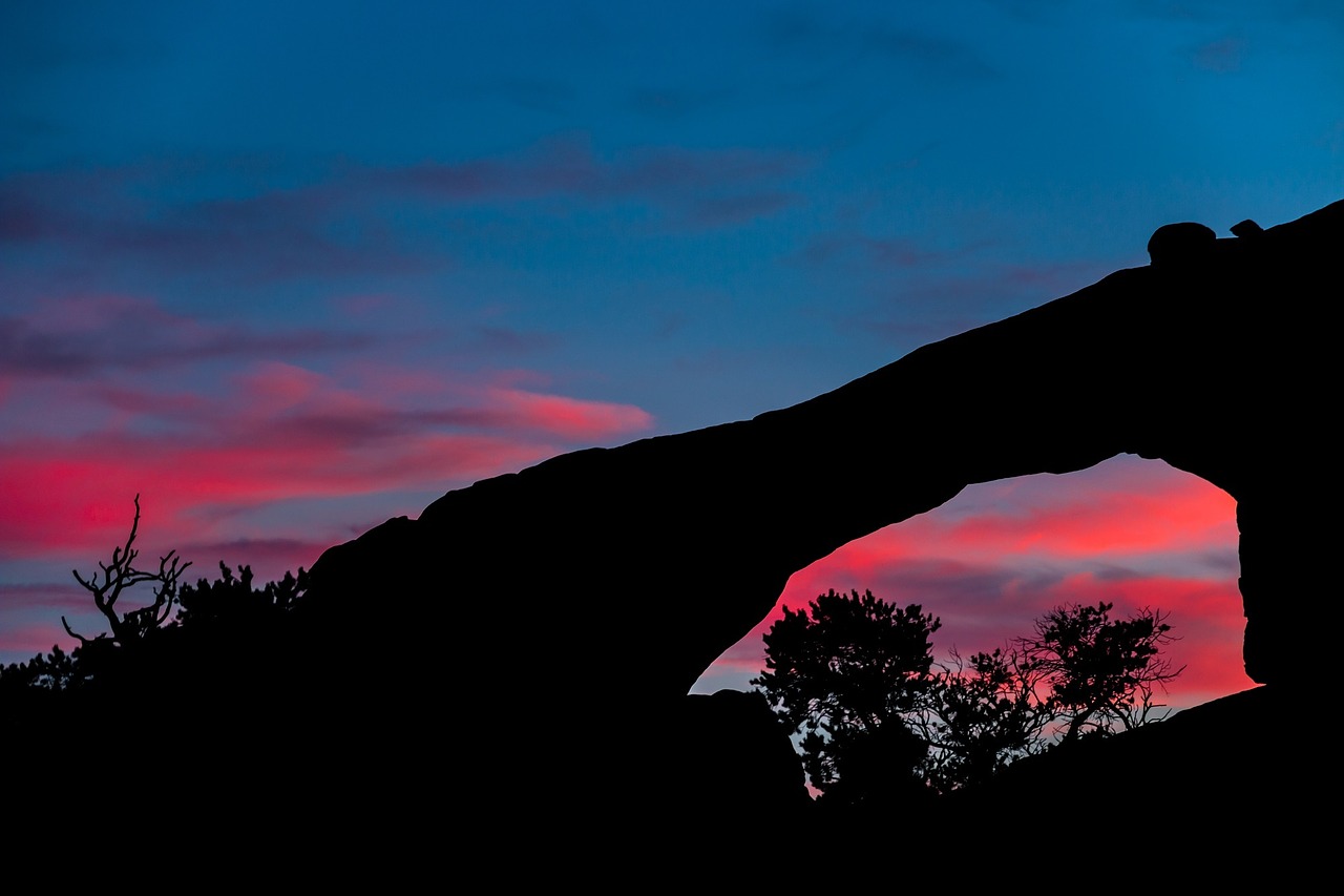 sandstone arch rock twilight free photo