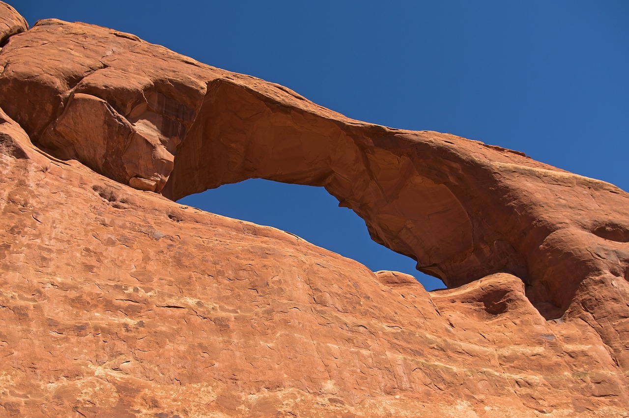 sandstone skyline arch  sandstone  utah free photo